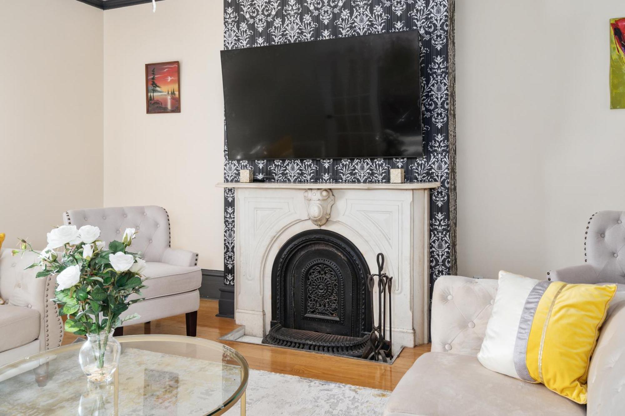 Centennial 6-Bedroom Waterfront Palace Sleeps 14 Montreal Bagian luar foto